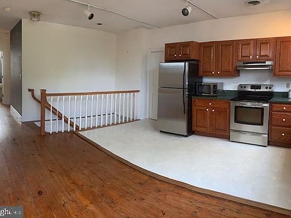 4th image of 236 Cannon St Unit C