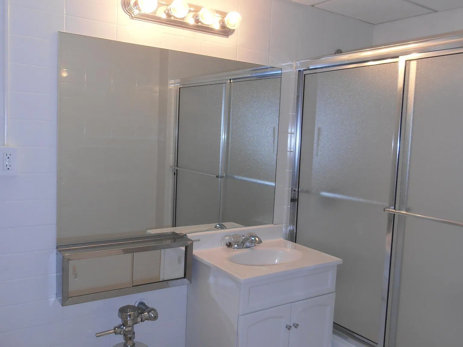 Studio, 999 sqft, $2,400 — Photo 4
