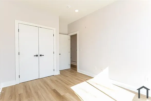 433 E Upsal St #4 — Photo 12