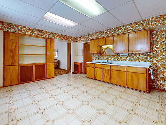 4th image of 708 Calumet St