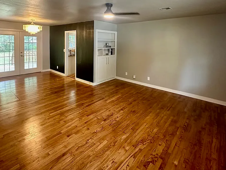 1040 W Boyd St — Photo 2