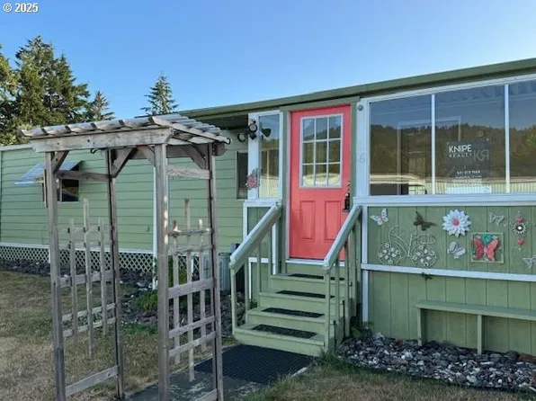 16131 W Hoffeldt Ln Space 16, Brookings, OR 97415