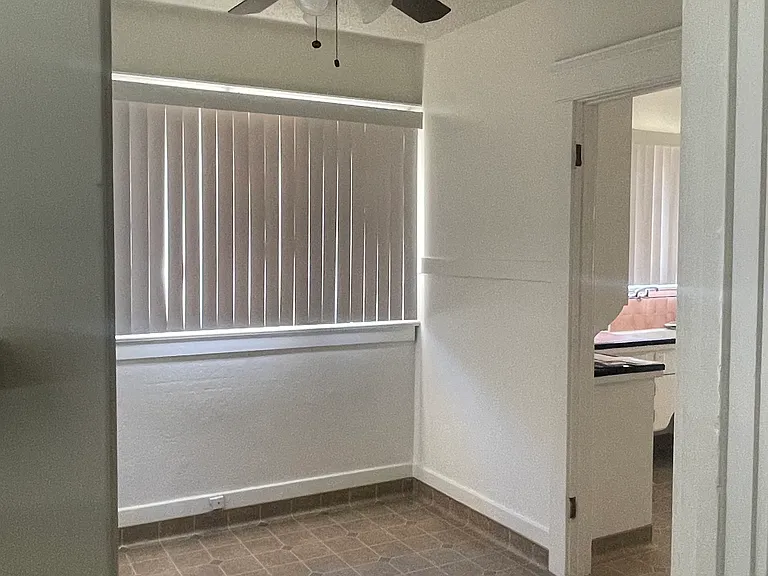 208 S Spruce St — Photo 2