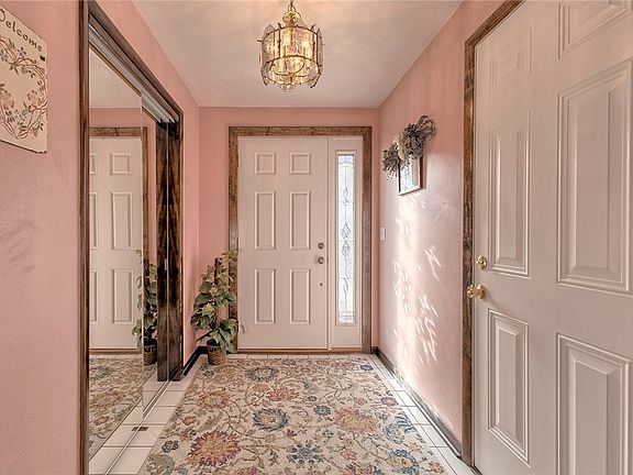 3rd image of 715 Hill St