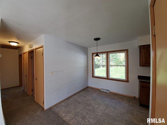 5th image of 974 N Thornwood Ave