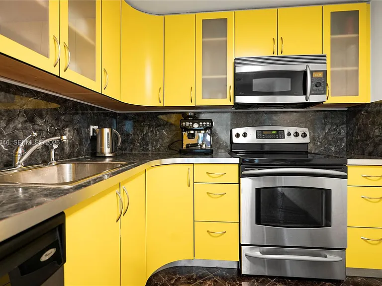 400 Kings Point Dr #606 — Photo 8
