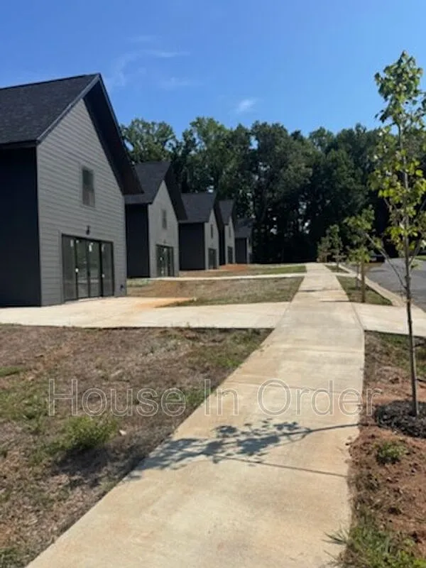 2 bed, 2.0 bath, 893 sqft, $1,800 — Photo 2