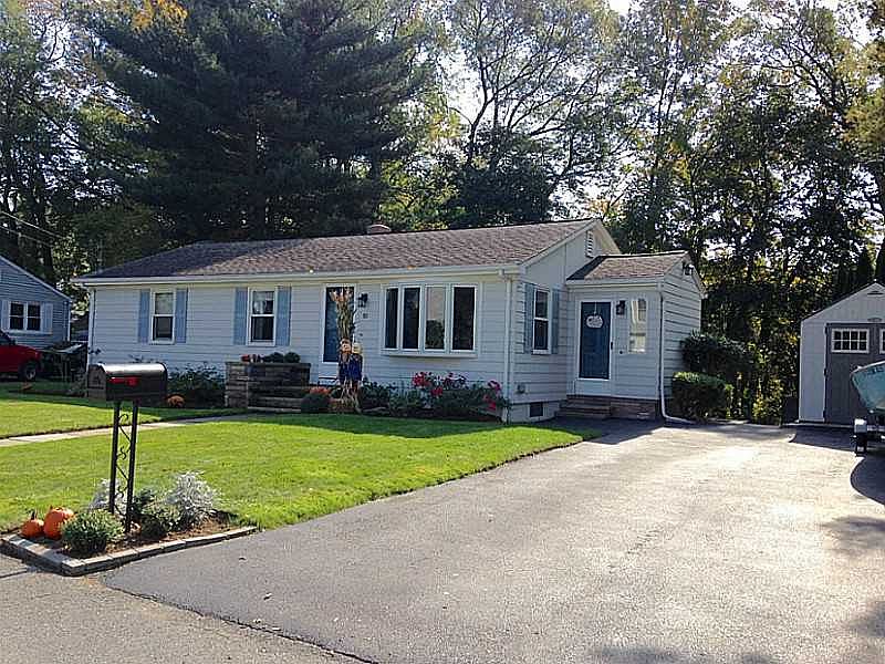 1st image of 10 Greenlake Dr