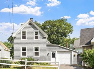 37 Cedar St, Amesbury, MA 01913