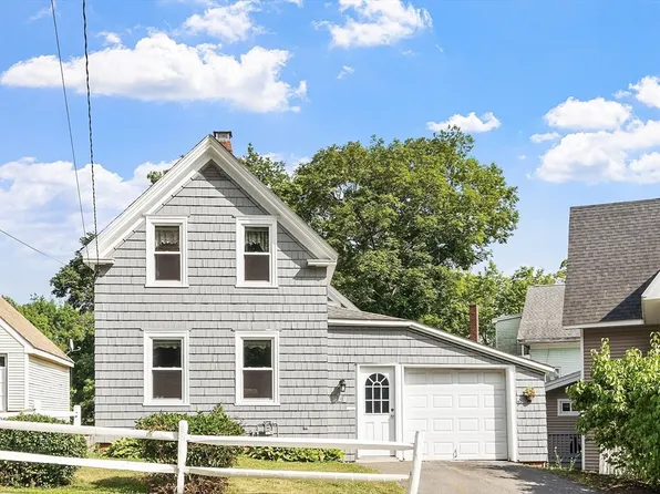 37 Cedar St, Amesbury, MA 01913
