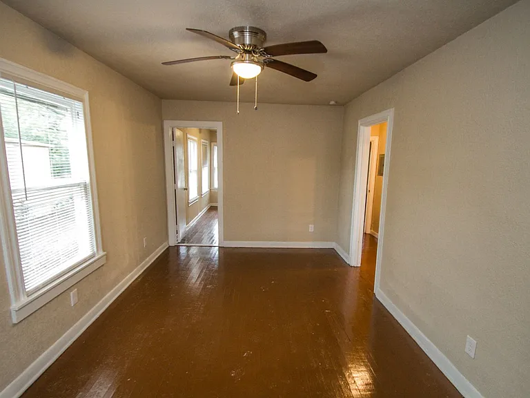 932 Poinsettia — Photo 15