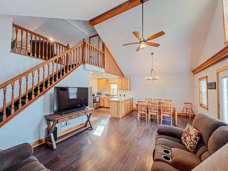 916 Valleywood Heights Dr — Photo 3