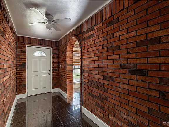 3rd image of 1105 Victory St