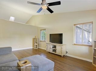 7317 NW 39th St, Coral Springs, FL 33065
