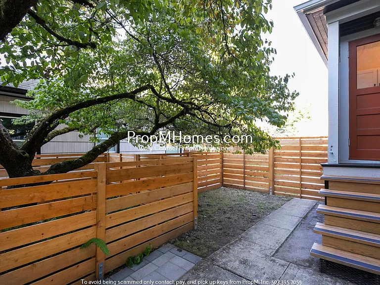 2233 SE Taylor St — Photo 16