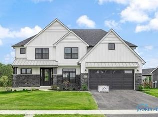 6012 Walnut Springs Blvd, Sylvania, OH 43560