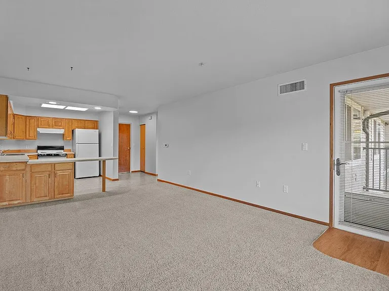 Sycamore Apartments — Photo 12