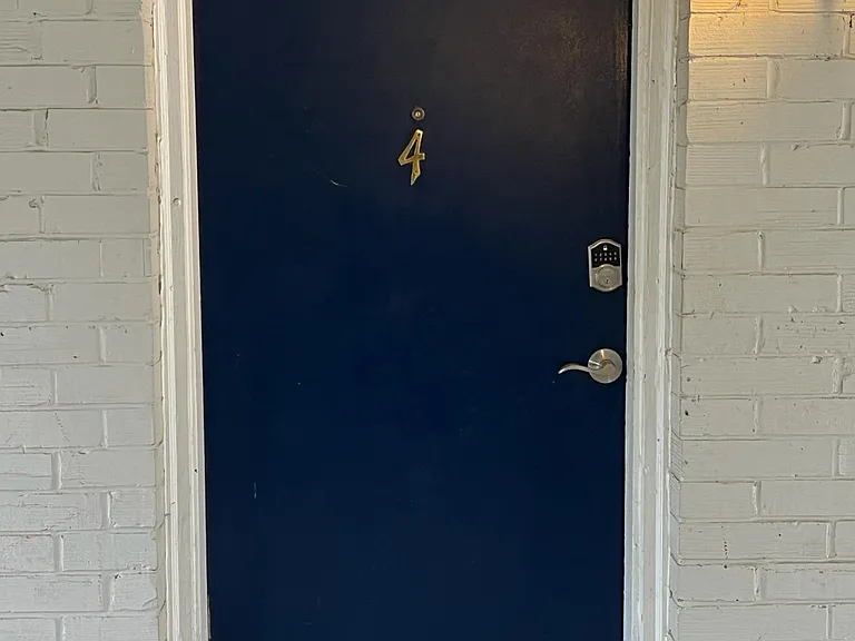789 Jordan Ln — Photo 2