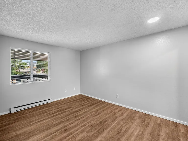 River Court Apartments - Updated Units With A View! — Photo 22