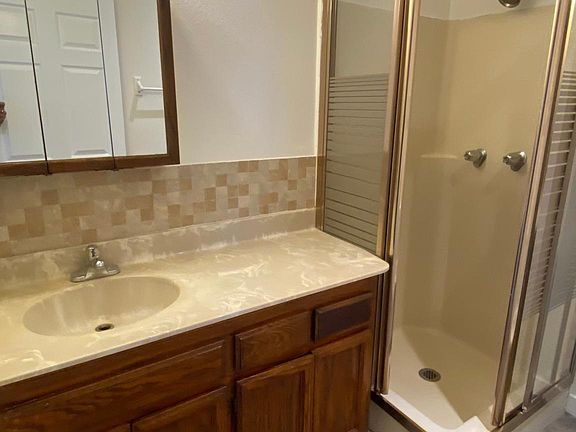 2nd image of 5915 Woodman Ave #5