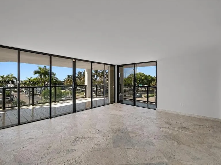 2575 S Bayshore Dr #4A — Photo 2