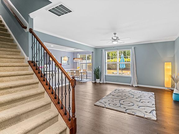 4th image of 621 Mountain Pine Dr