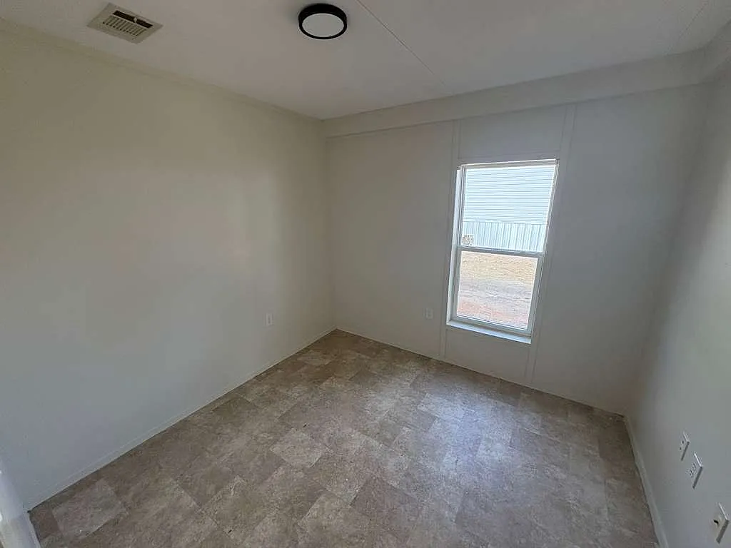 Sylvania MHP — Photo 4