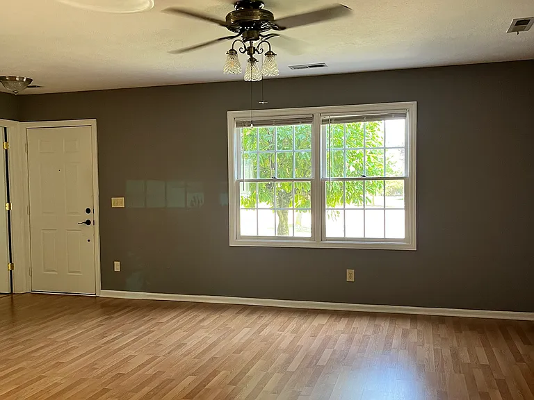 360 Arbor Ct — Photo 4