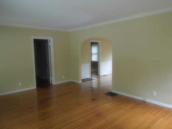3rd image of 5601 Guilford Ave