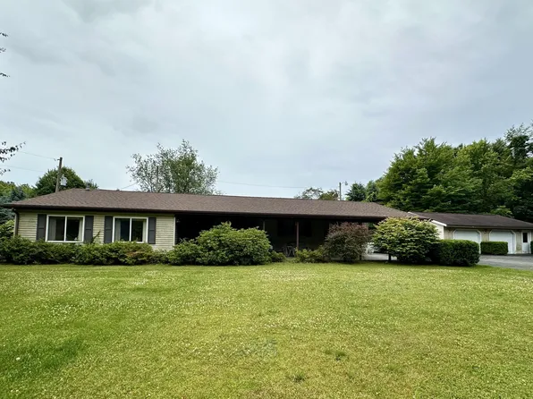 25175 McKenzie St, Dowagiac, MI 49047