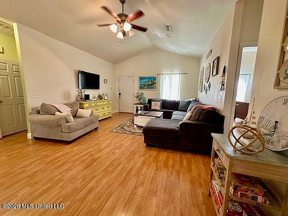 3rd image of 107 Greenwood Dr