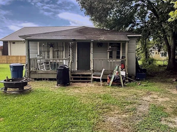 101 Elm St, Hull, TX 77564