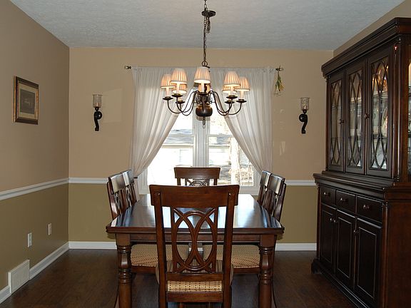 5th image of 403 Sturbridge Dr