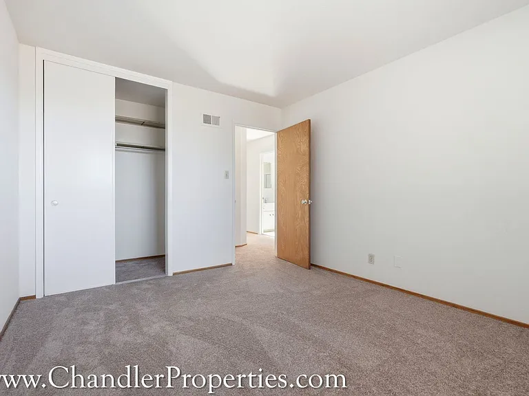 414-416 Warren Drive Apartments — Photo 7