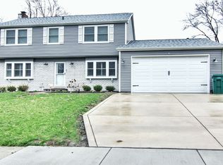 951 Country Ln, Buffalo Grove, IL 60089
