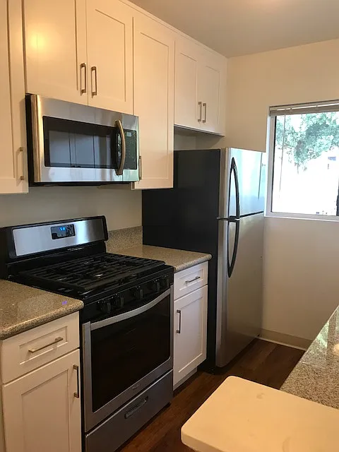 112 N Mar Vista Ave — Photo 3