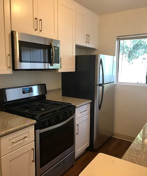 112 N Mar Vista Ave #5 — Photo 3