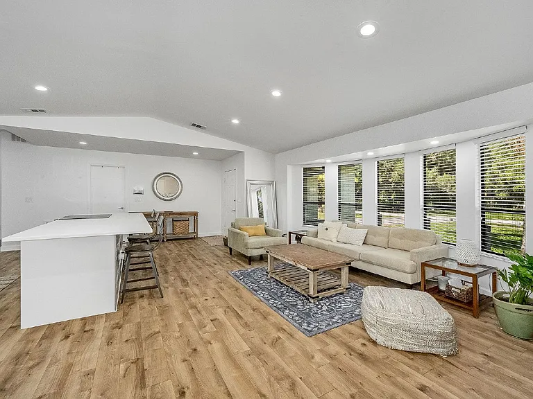 938 Pembroke Ave NE — Photo 33