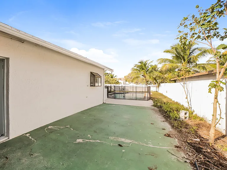 5901 Lincoln Cir W — Photo 15