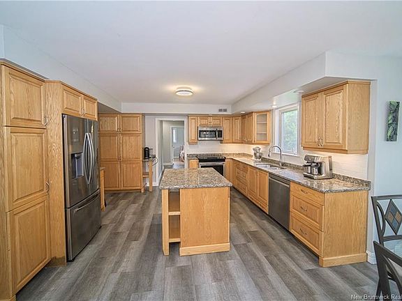 2nd image of 19 Howe Cres