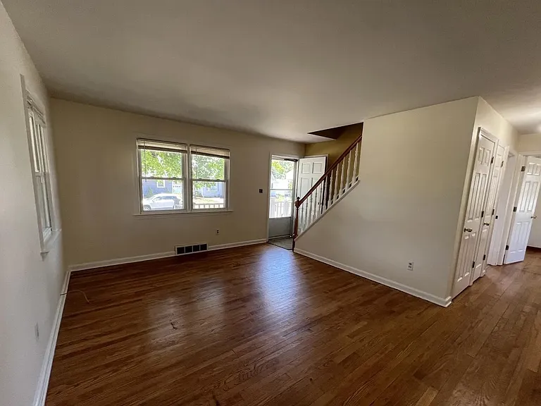 99 McLean St — Photo 3