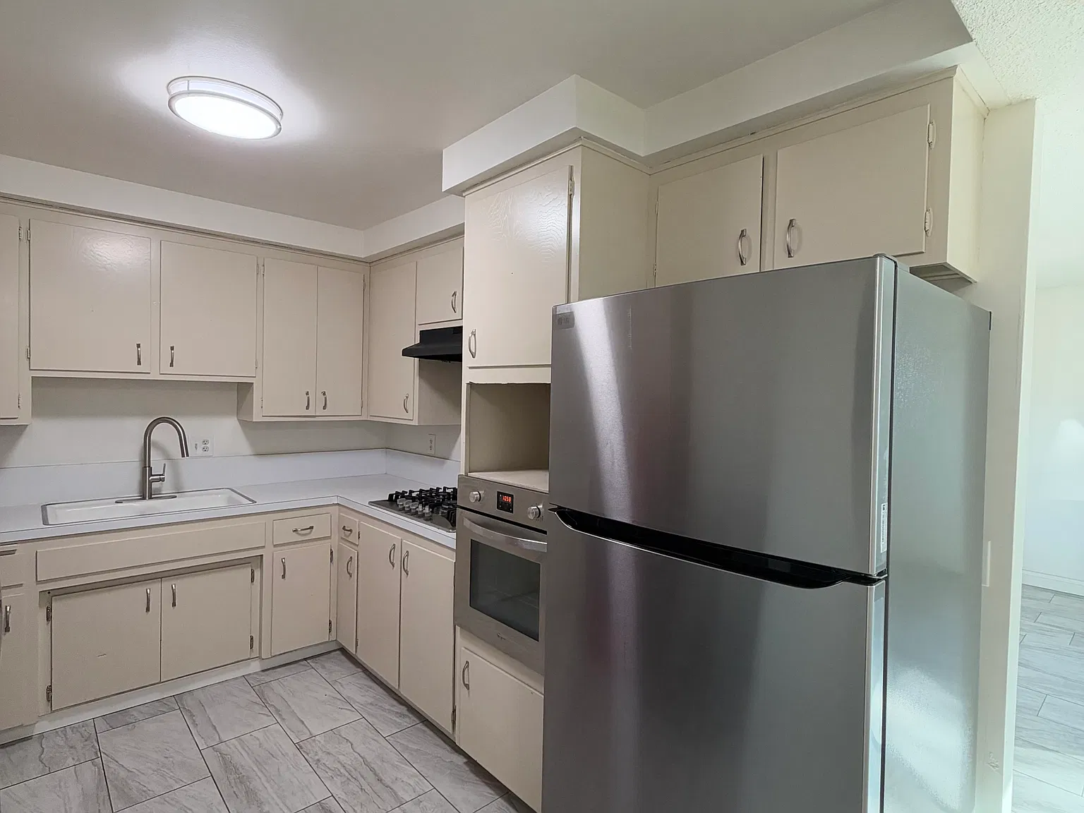 2 bed, 835 sqft, $2,250 — Photo 3