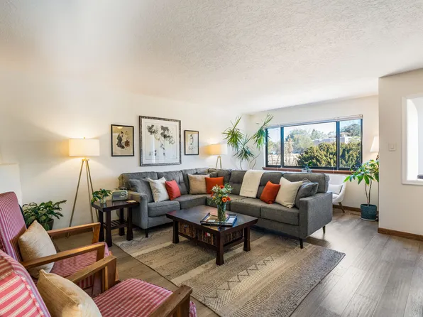 2148 Calle De Sebastian, Santa Fe, NM 87505