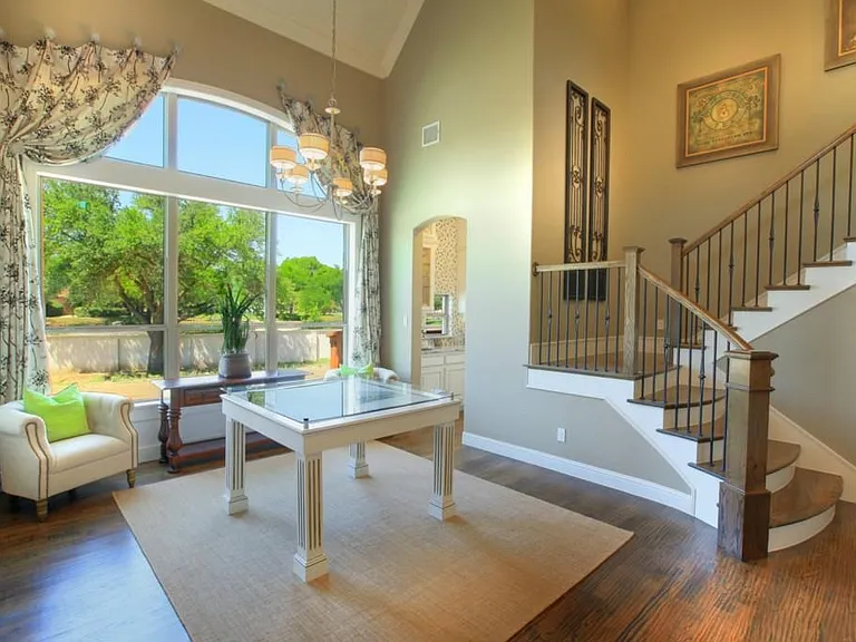 814 Calcot Dr — Photo 4