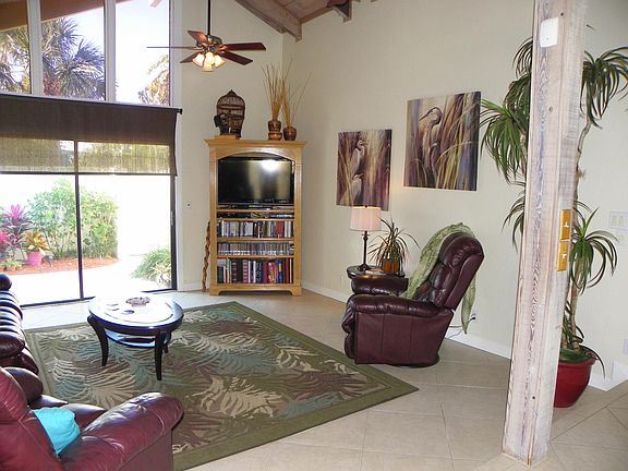 3rd image of 113 E Bonefish Circle