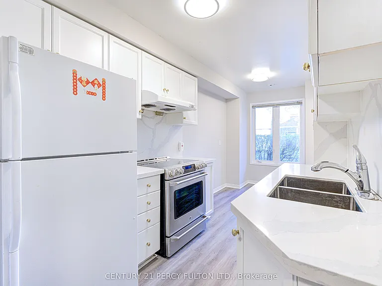 28 Rosebank Dr #907 — Photo 10