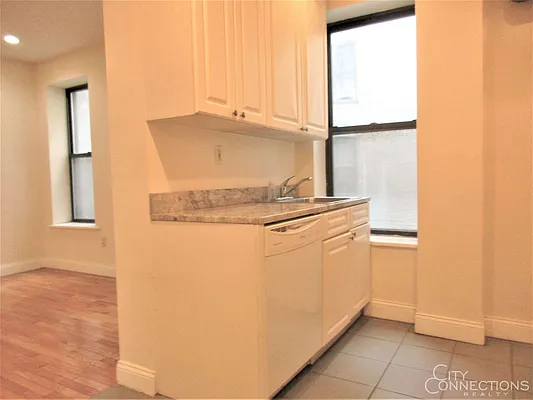 Rented by City Connections Realty | media 33