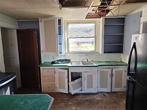 2nd image of 413 N Oakland Ave