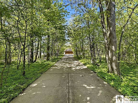 3rd image of 1860 N Forest Rd