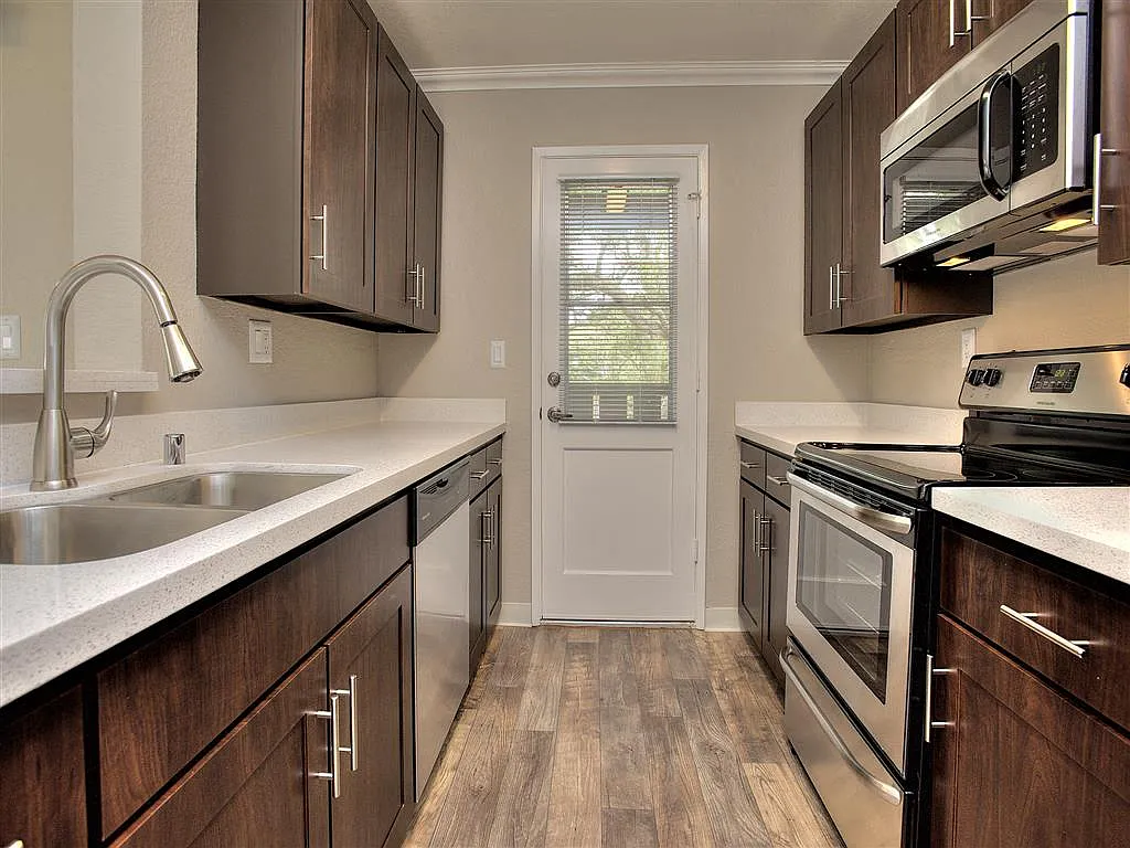 Seventeen Mile Drive Village Apartment Homes — Photo 2